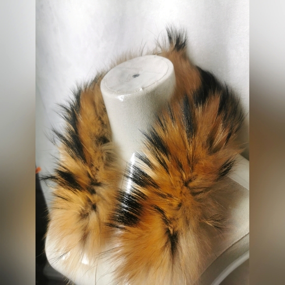 Fur hood or collar attachment - Picture 2 of 9